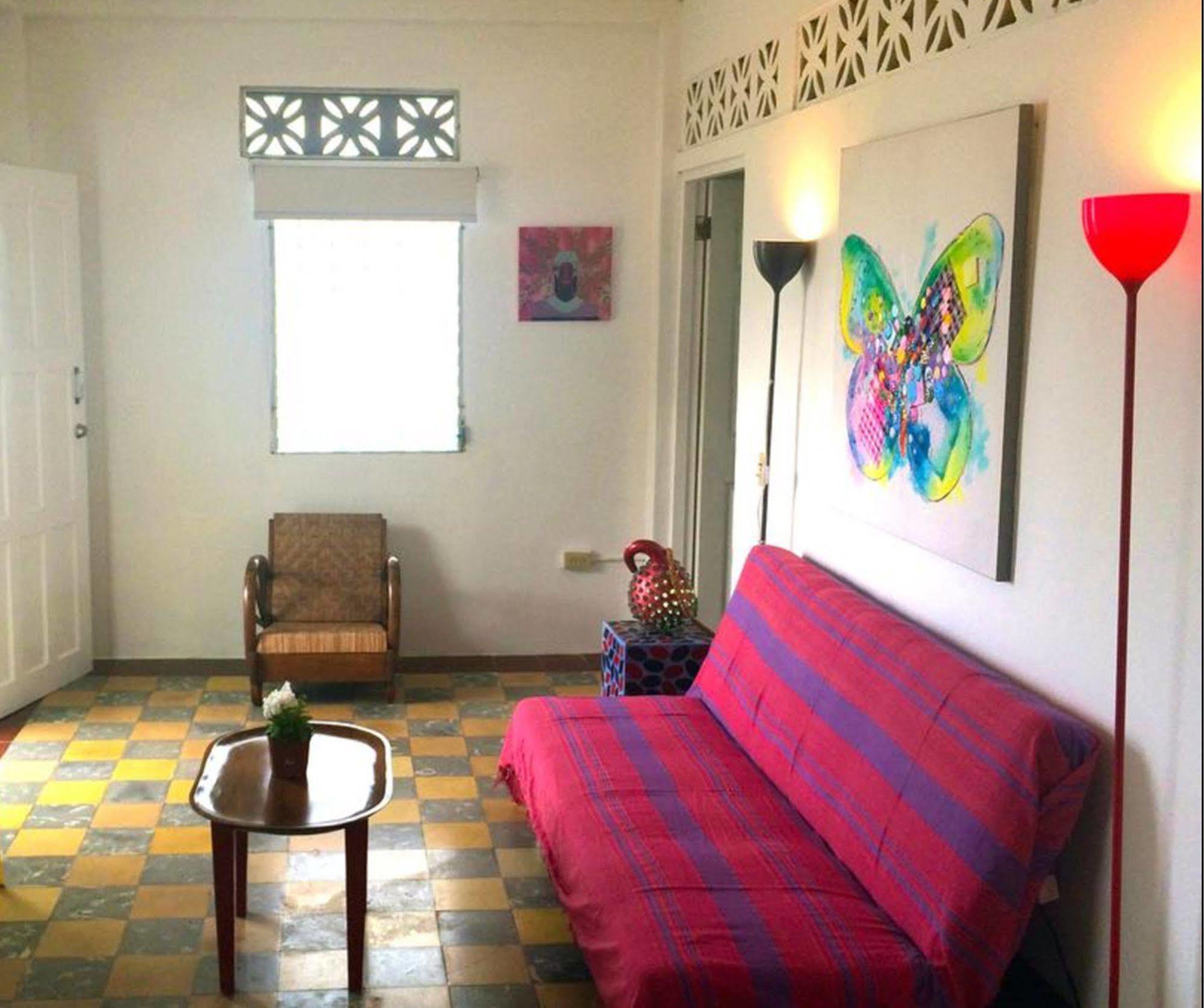 Casa Del Rayo Verde Hotelito Solidario ポルトベロ エクステリア 写真