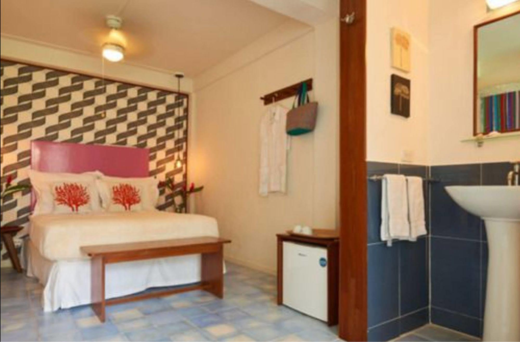 Casa Del Rayo Verde Hotelito Solidario ポルトベロ エクステリア 写真
